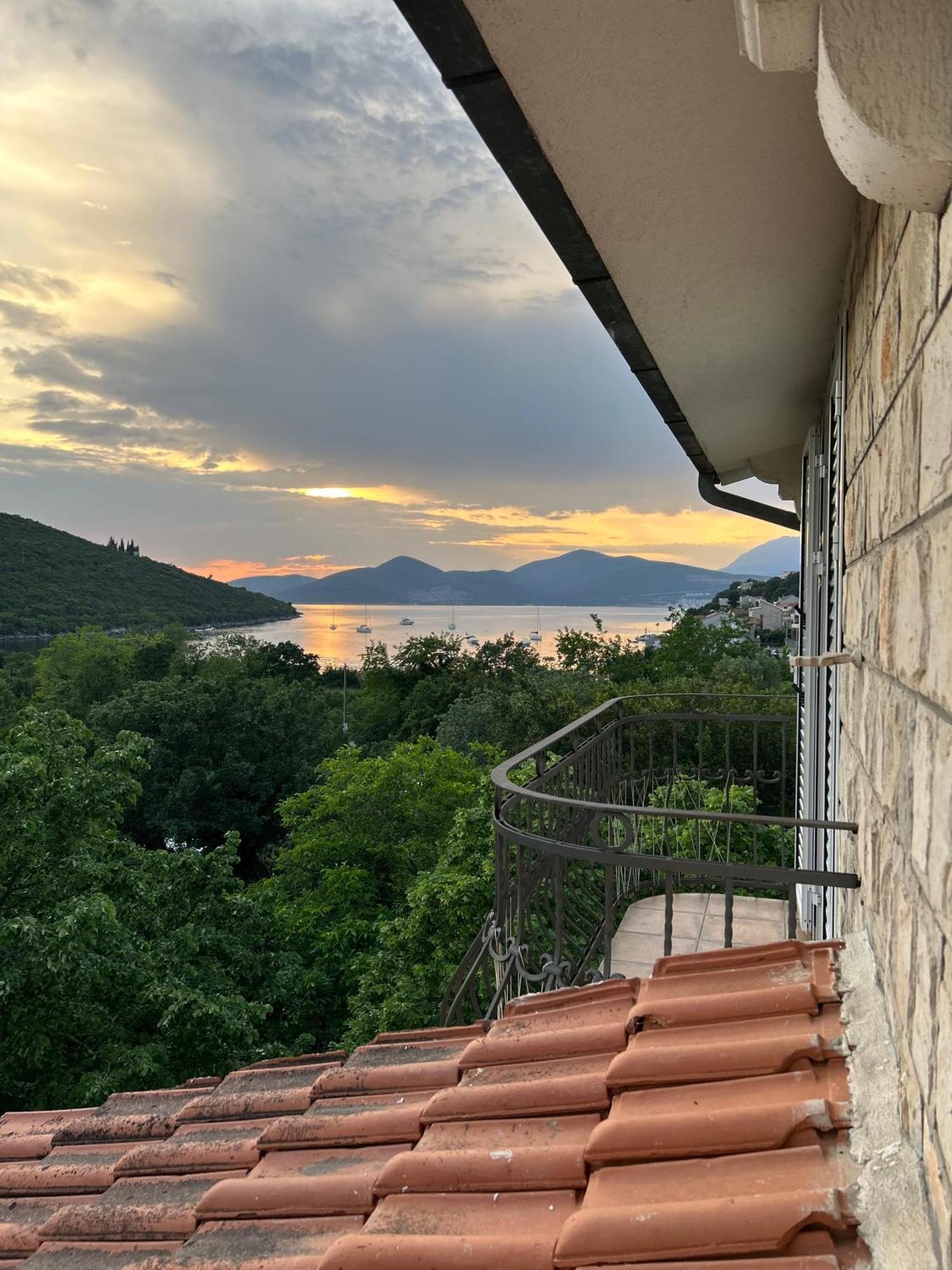Lazarus Bigova Apartments Tivat Eksteriør bilde