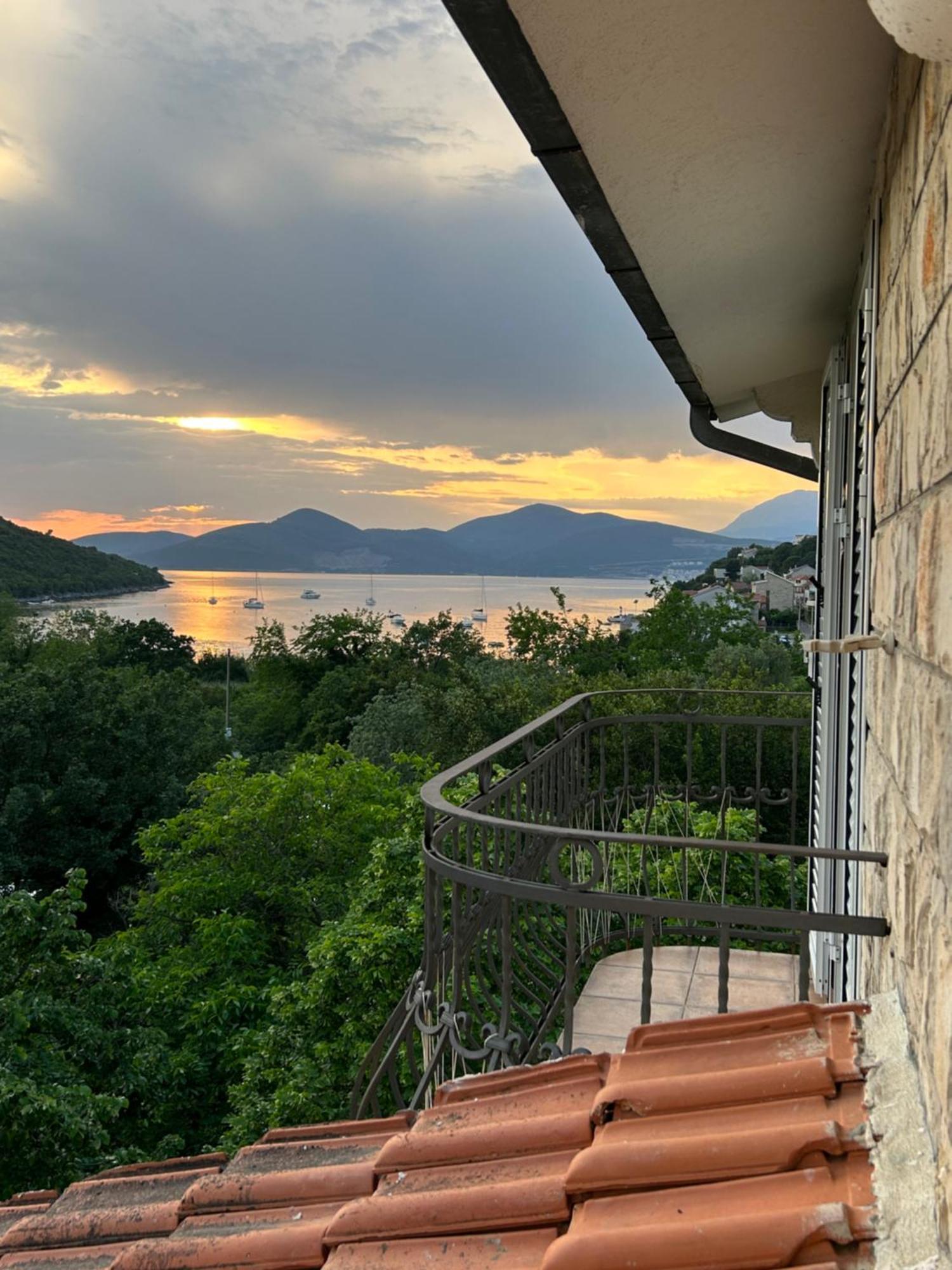Lazarus Bigova Apartments Tivat Eksteriør bilde